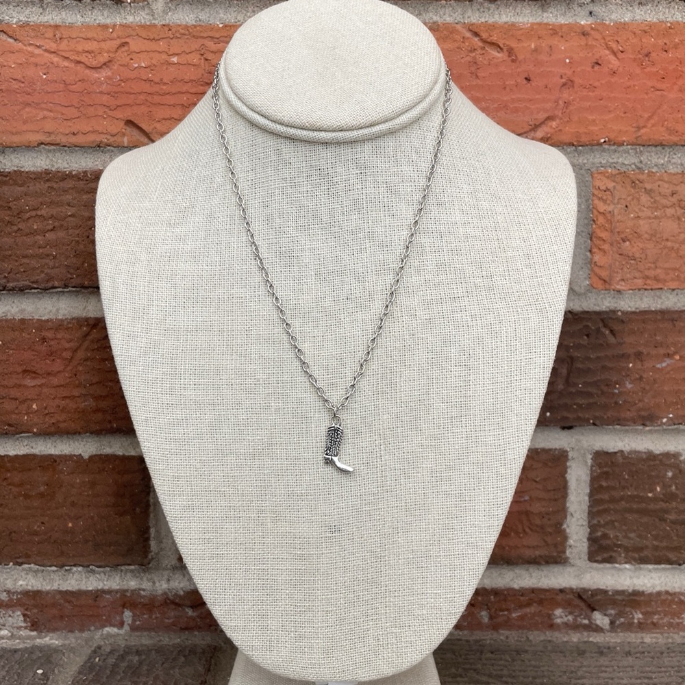Ace of Spades Necklace Set with Spaced Navajo Style Pearls - Picture 4 of 6